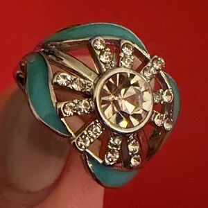 NWOT Dazzling Silver and Turquoise Women's Fashion Ring